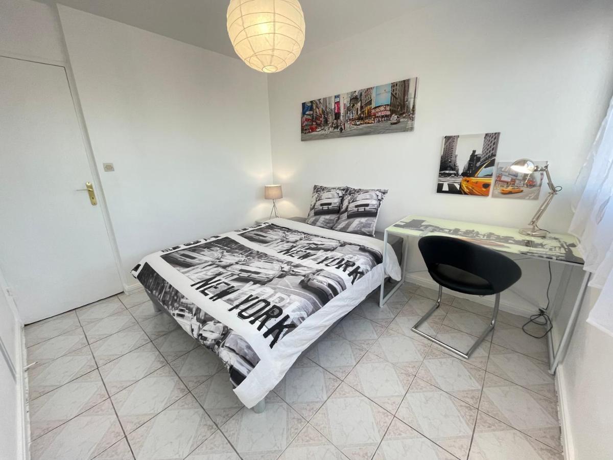Chambre privée en colocation dans un appartement au centre de rillieux la pape Esterno foto
