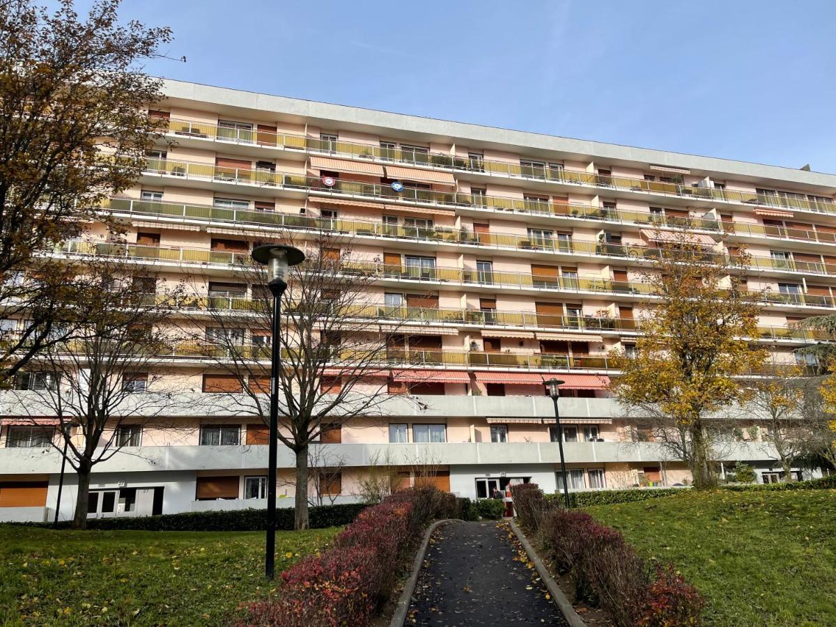 Chambre privée en colocation dans un appartement au centre de rillieux la pape Esterno foto