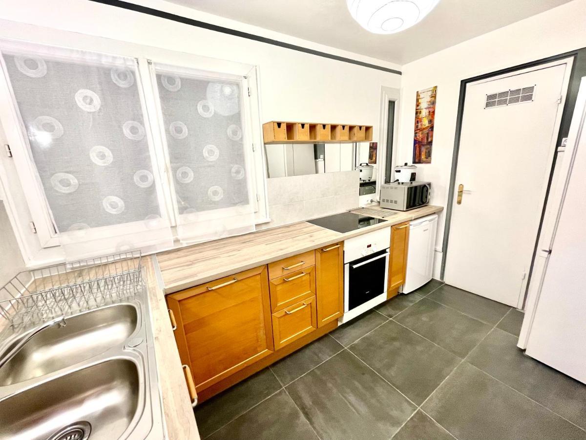Chambre privée en colocation dans un appartement au centre de rillieux la pape Esterno foto