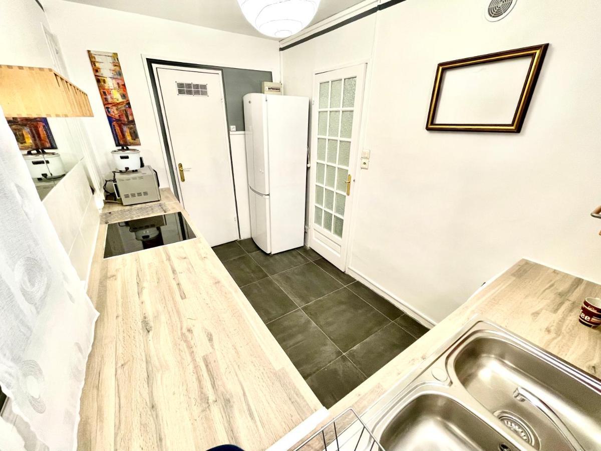 Chambre privée en colocation dans un appartement au centre de rillieux la pape Esterno foto