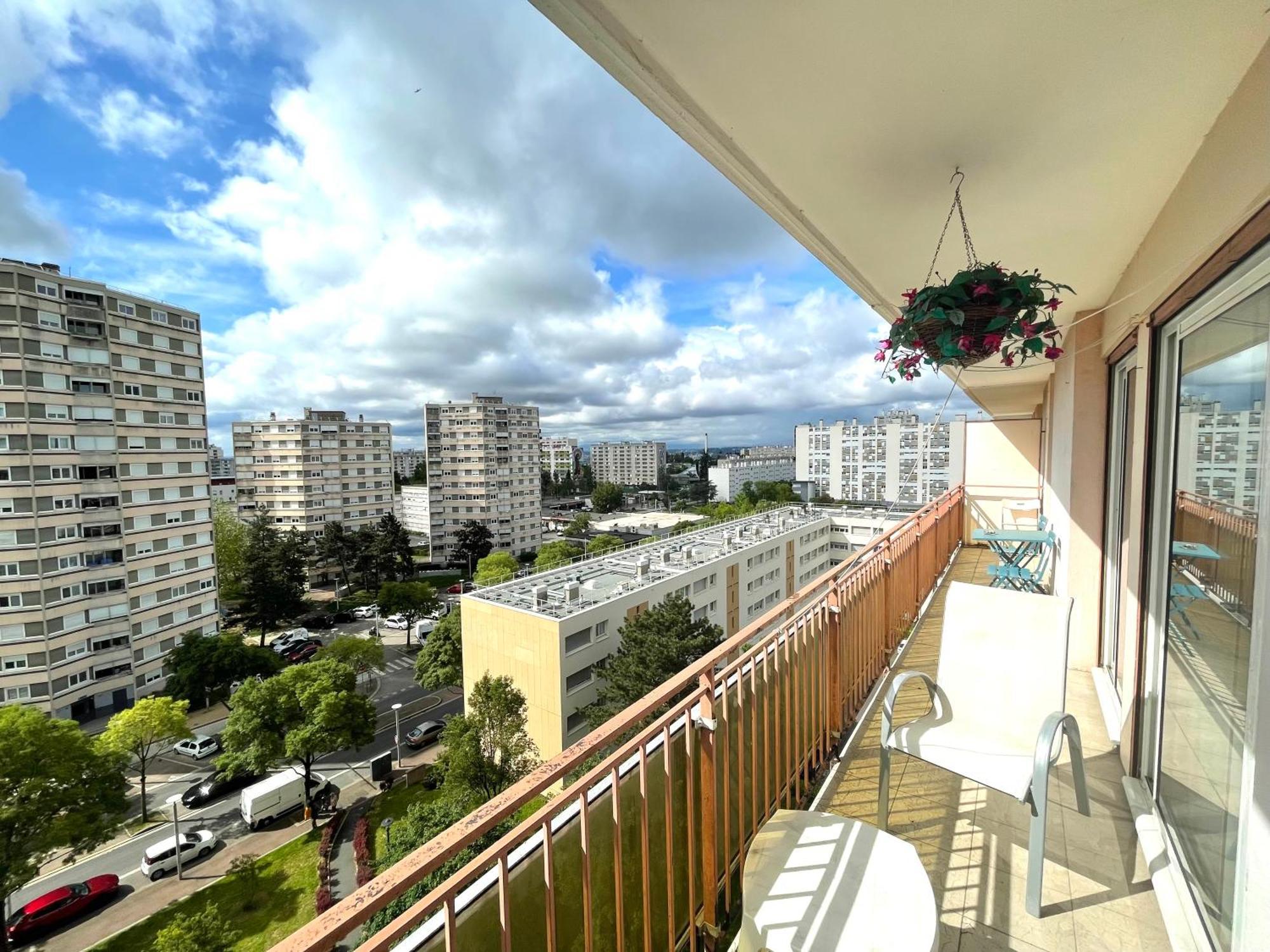 Chambre privée en colocation dans un appartement au centre de rillieux la pape Esterno foto